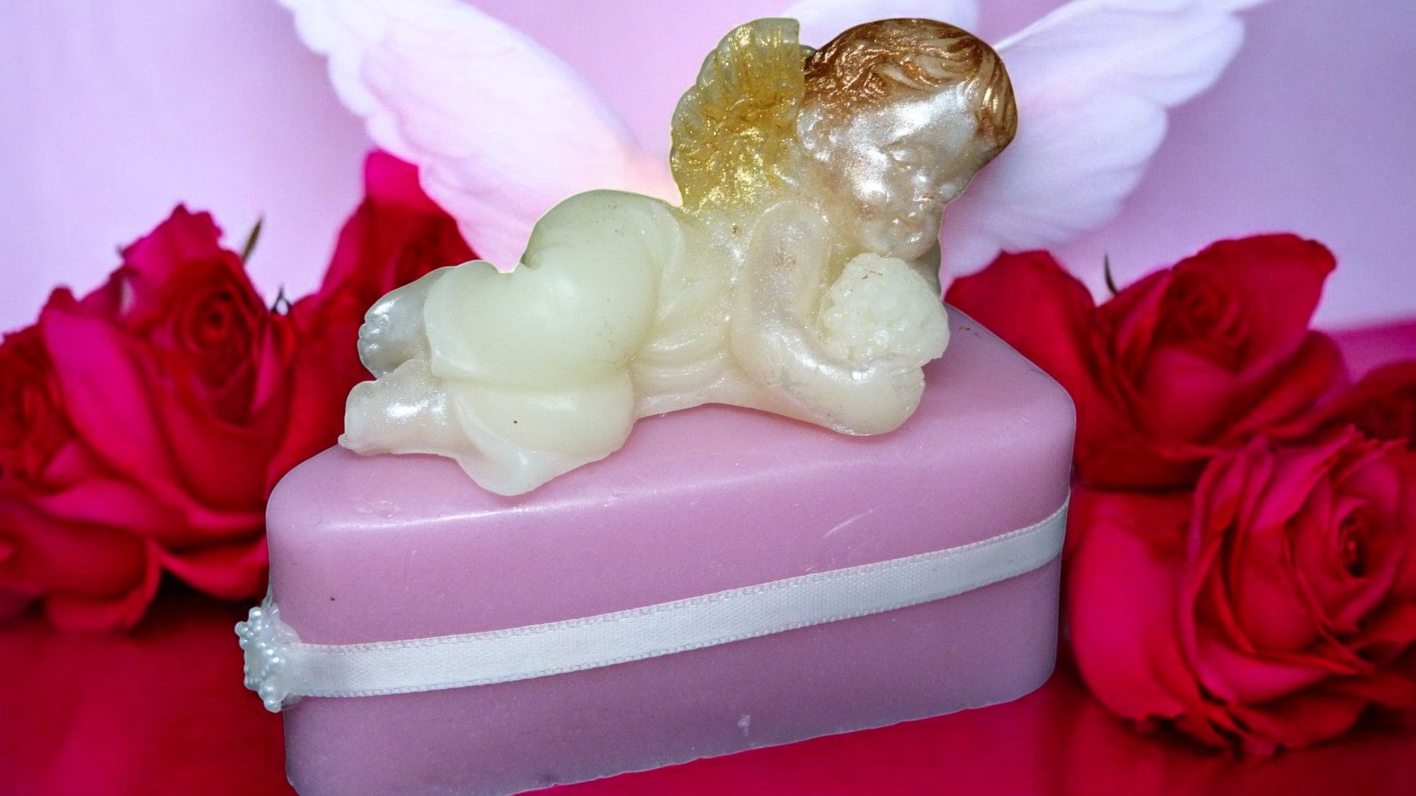 (image for) Taartpunt met Liggende Engel Zeepje met Mica